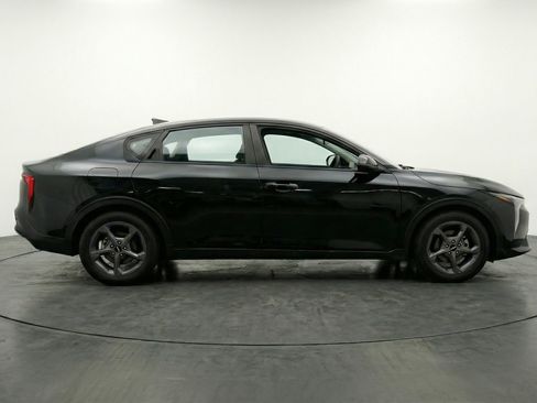 Used 2025 Kia K4 LXS image 11