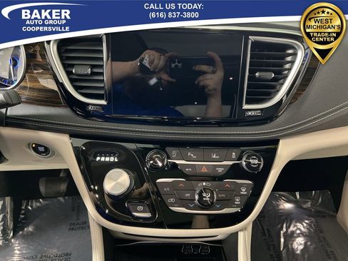 Used 2021 Chrysler Pacifica Limited w/ Uconnect Theater Family Group image 12