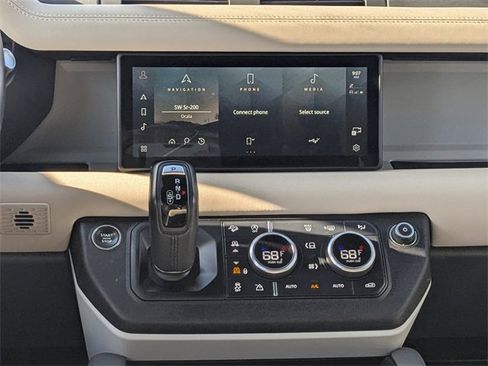 Used 2023 Land Rover Defender 110 SE image 15