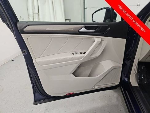 Used 2023 Volkswagen Tiguan SE w/ Panoramic Sunroof Package AWD/4WD image 12