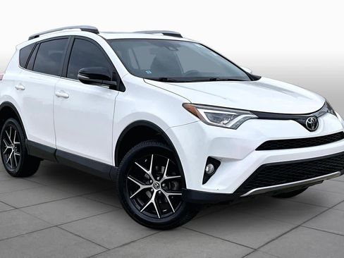 Used 2017 Toyota RAV4 SE image 3