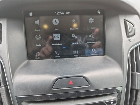 Used 2016 Ford Focus Titanium w/ Titanium Technology Package FWD image 13