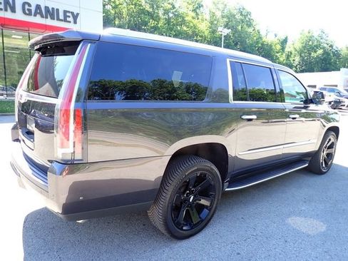 Used 2018 Cadillac Escalade ESV Luxury AWD/4WD image 3