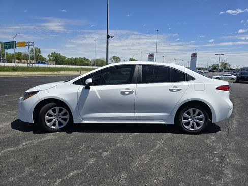 Certified 2022 Toyota Corolla LE FWD image 11