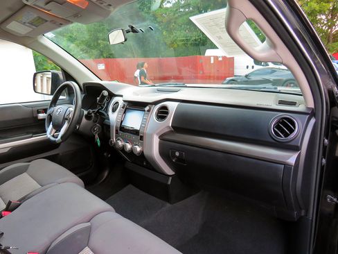 Used 2014 Toyota Tundra SR5 image 21