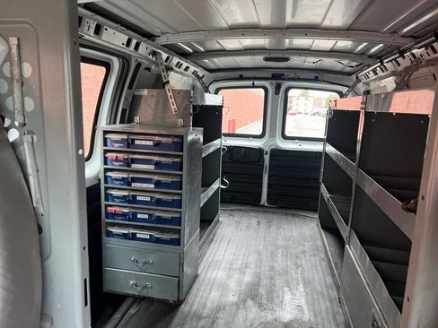 Used 2012 Chevrolet Express 2500 image 17