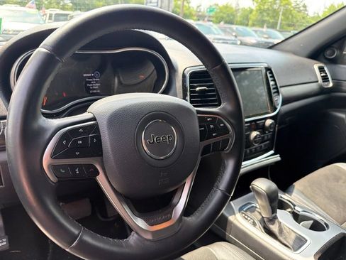 Used 2019 Jeep Grand Cherokee Laredo w/ Laredo X Package AWD/4WD image 10