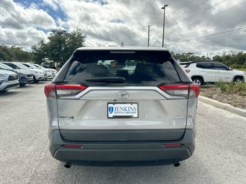 Used 2022 Toyota RAV4 LE image 5