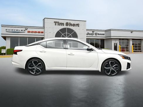 Used 2023 Nissan Altima 2.5 SR w/ SR Premium Package FWD image 6