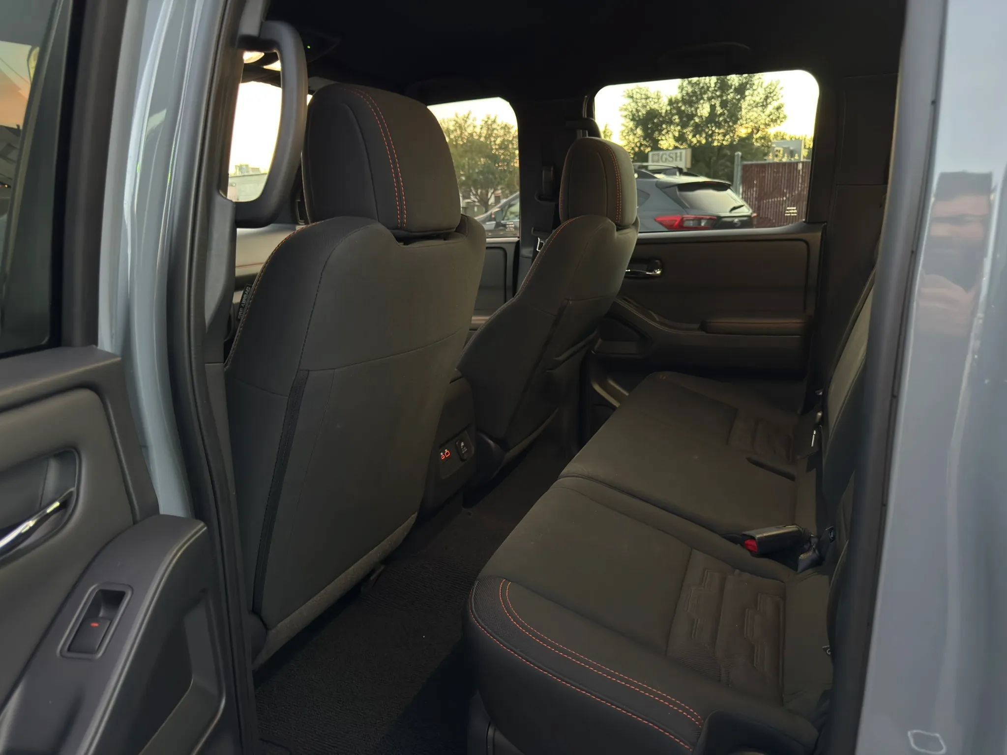 Used 2023 Nissan Frontier PRO-4X w/ Pro Convenience Package AWD/4WD image 11