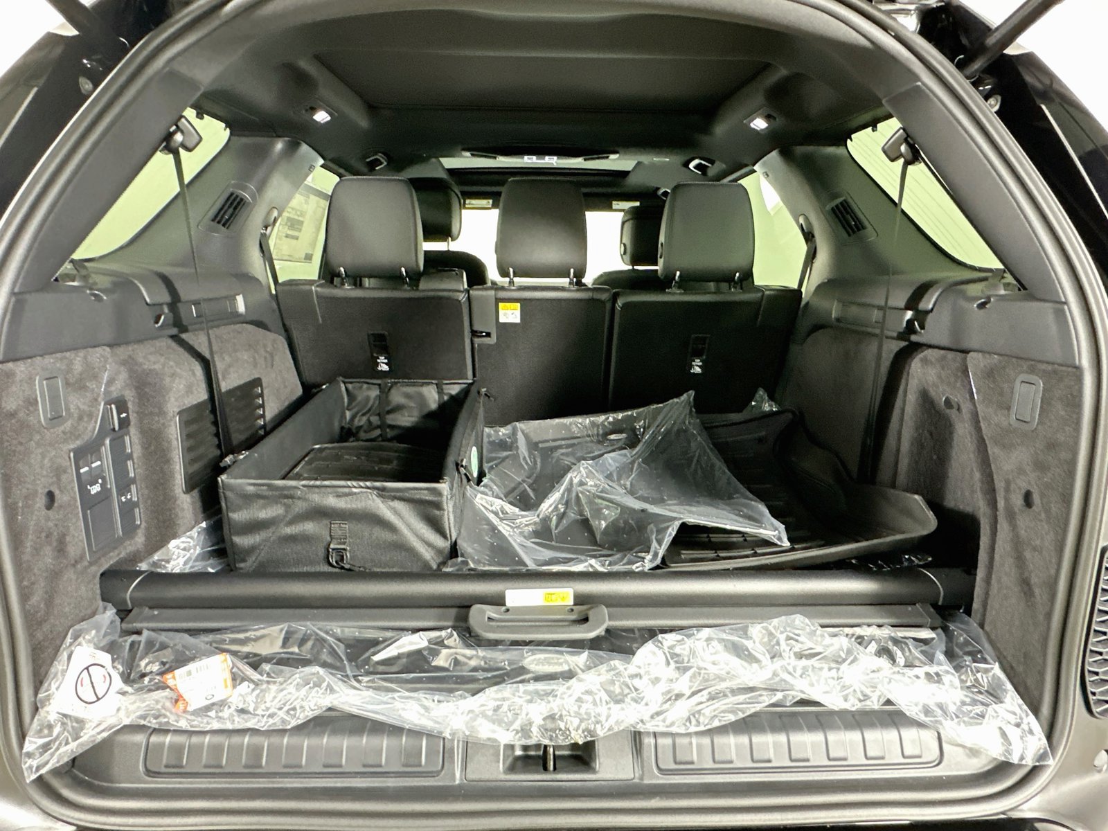 New 2026 Land Rover Discovery Limited Edition AWD/4WD image 41