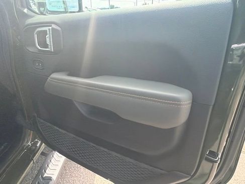 Used 2024 Jeep Gladiator Mojave AWD/4WD image 8