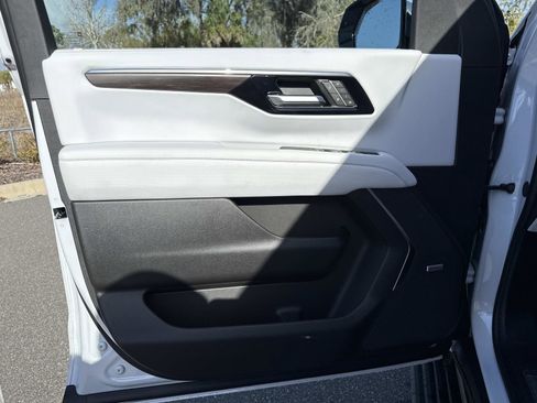 New 2026 Chevrolet Suburban Premier image 20