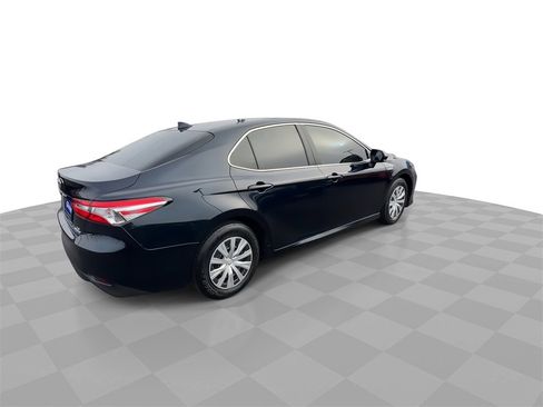Used 2020 Toyota Camry LE image 8