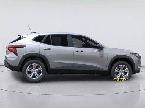 New 2026 Chevrolet Trax LS w/ Driver Confidence Package FWD image 5