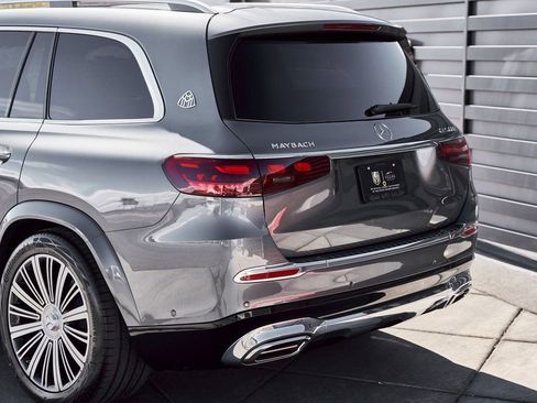Used 2025 Mercedes-Benz Maybach GLS 600 4MATIC image 11