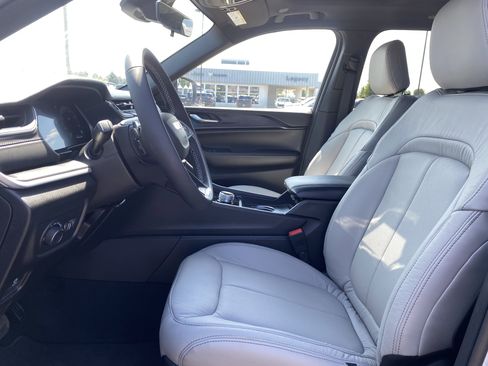 Used 2025 Jeep Grand Cherokee Laredo X w/ Trailer Tow Package image 20