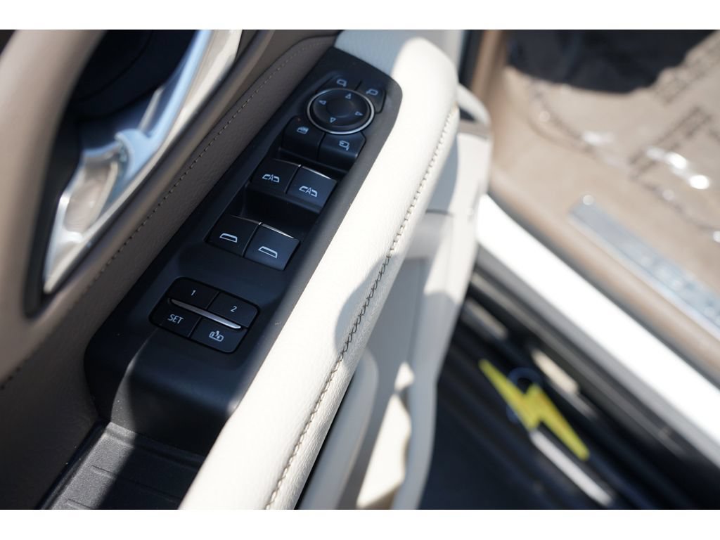 Used 2021 GMC Yukon XL Denali w/ Denali Premium Package AWD/4WD image 17
