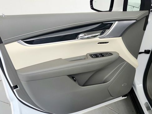 Used 2024 Cadillac XT6 Premium Luxury w/ Technology Package AWD/4WD image 17