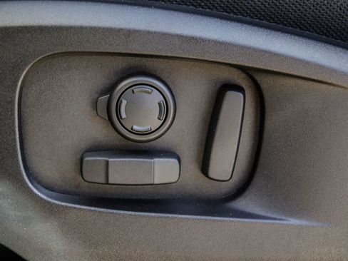 New 2026 Land Rover Defender 110 V8 image 17