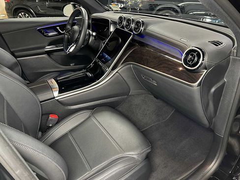 Used 2025 Mercedes-Benz GLC 300 4MATIC image 11