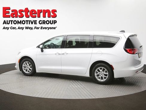 Used 2022 Chrysler Voyager LX image 59
