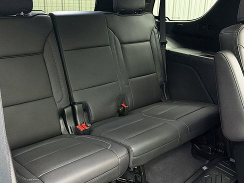 Used 2026 GMC Yukon Denali w/ Sun & Power Step Package AWD/4WD image 39