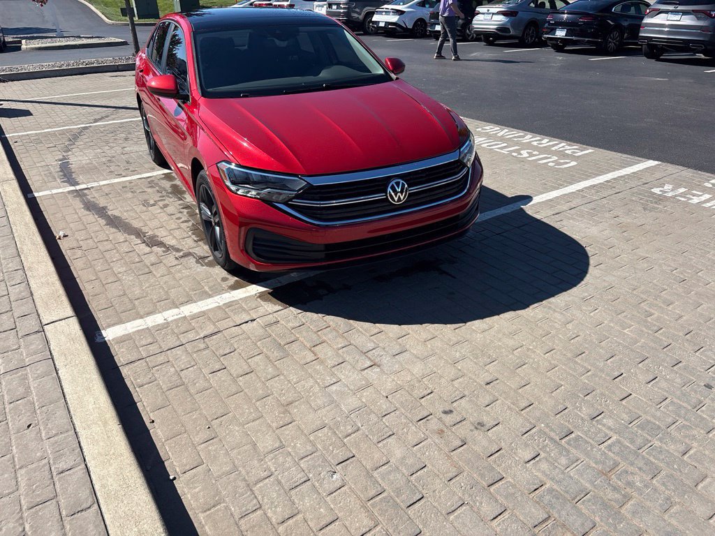 Used 2024 Volkswagen Jetta SE FWD image 16