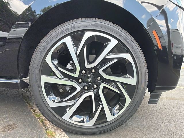 New 2026 Lincoln Navigator L Black Label AWD/4WD image 14
