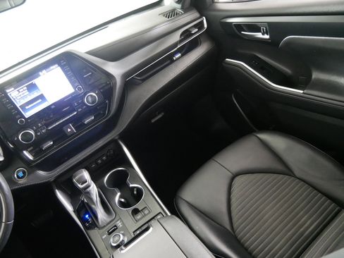 Used 2021 Toyota Highlander XSE image 11