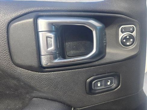 Used 2020 Jeep Gladiator Overland AWD/4WD image 12