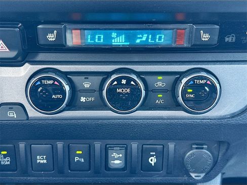 Used 2017 Toyota Tacoma TRD Sport image 16