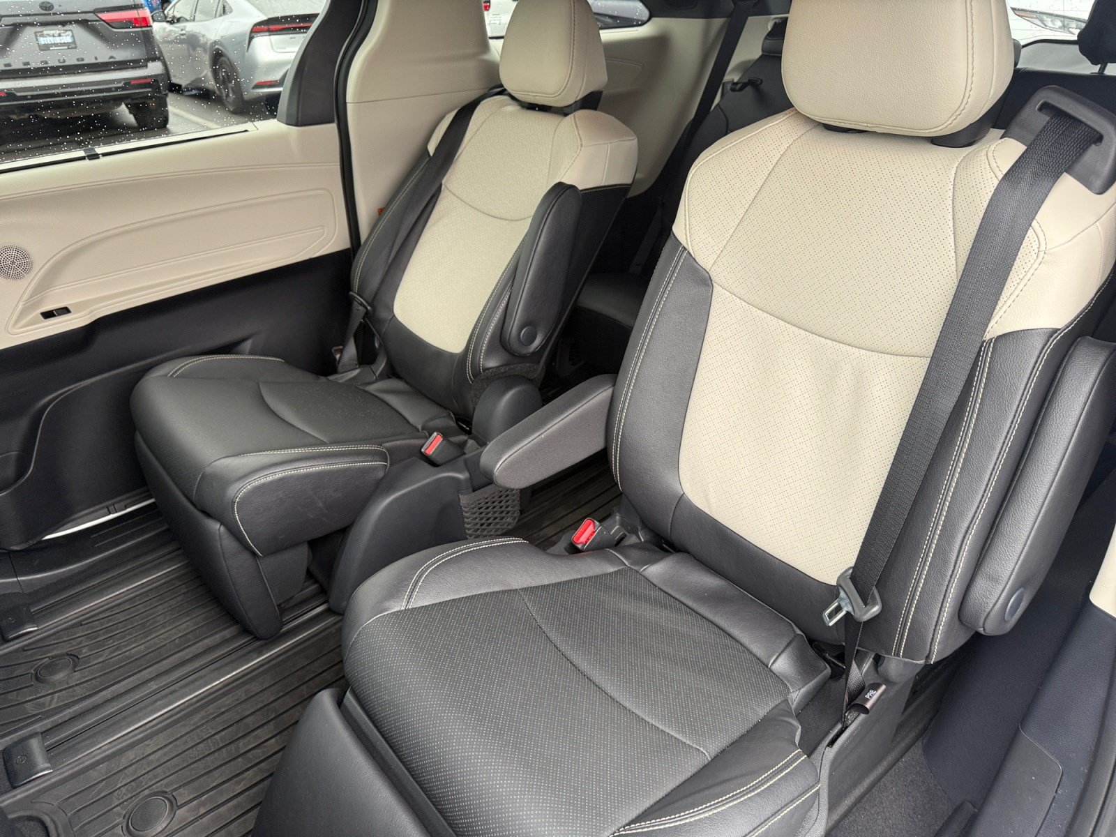 Used 2026 Toyota Sienna Limited AWD/4WD image 17