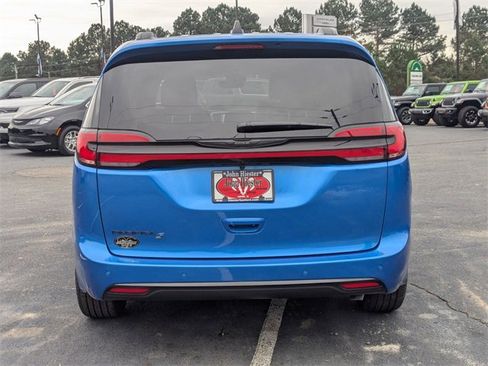 New 2026 Chrysler Pacifica Select image 6