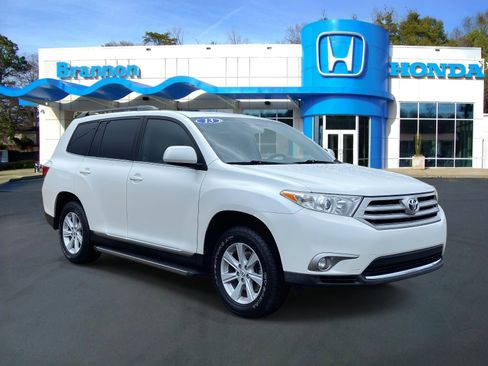 Used 2013 Toyota Highlander SE image 1