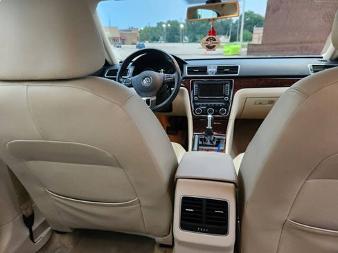 Used 2013 Volkswagen Passat 2.5 SEL Premium FWD image 17
