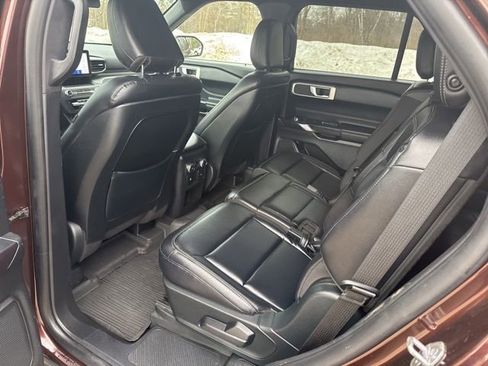 Used 2020 Ford Explorer XLT w/ Equipment Group 202A AWD/4WD image 21