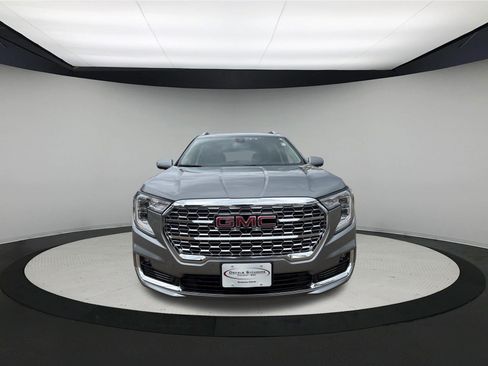 Used 2024 GMC Terrain Denali w/ Denali Premium Package AWD/4WD image 2