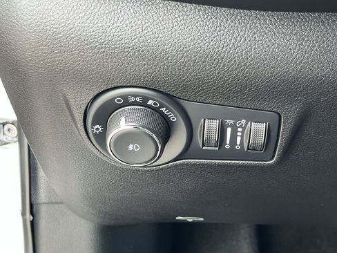 Used 2025 Jeep Compass Limited AWD/4WD image 16