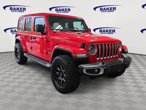 Used 2019 Jeep Wrangler Unlimited Sahara w/ Advanced Safety Group AWD/4WD image 3