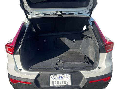 Certified 2025 Volvo XC40 B5 Core image 5