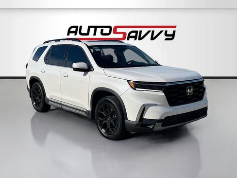 Used 2024 Honda Pilot Touring image 1