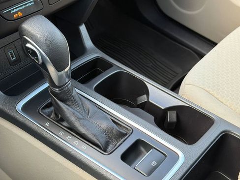 Used 2018 Ford Escape SE image 19