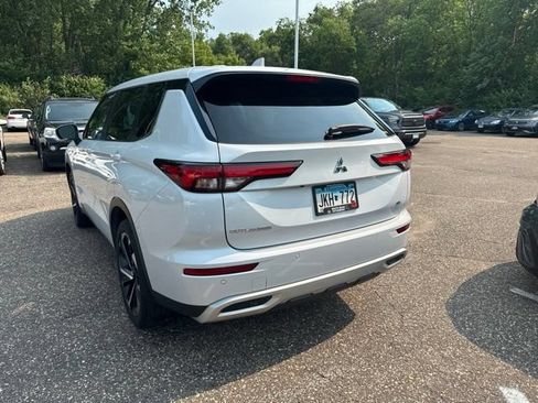 Used 2022 Mitsubishi Outlander SE AWD/4WD image 3