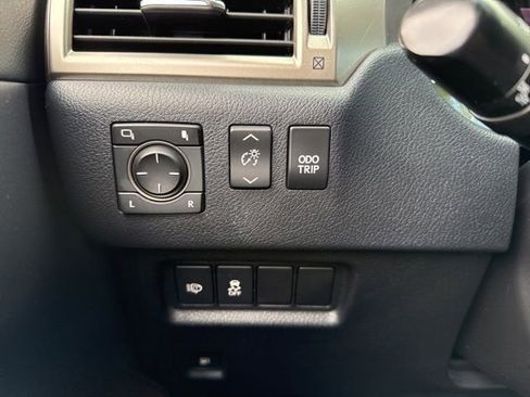 Used 2018 Lexus GX 460 Premium w/ Premium Package image 15