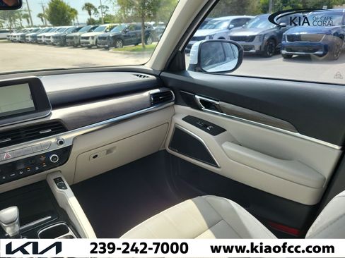 Certified 2022 Kia Telluride EX w/ EX Premium Package FWD image 18