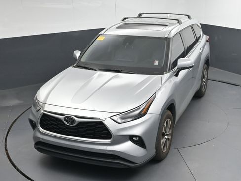 Used 2022 Toyota Highlander XLE image 31