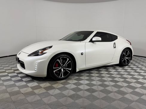 Used 2019 Nissan 370Z Touring Sport RWD image 10