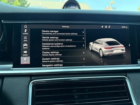 Used 2019 Porsche Panamera image 28