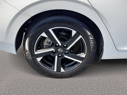 Used 2024 Nissan Sentra SV FWD image 7